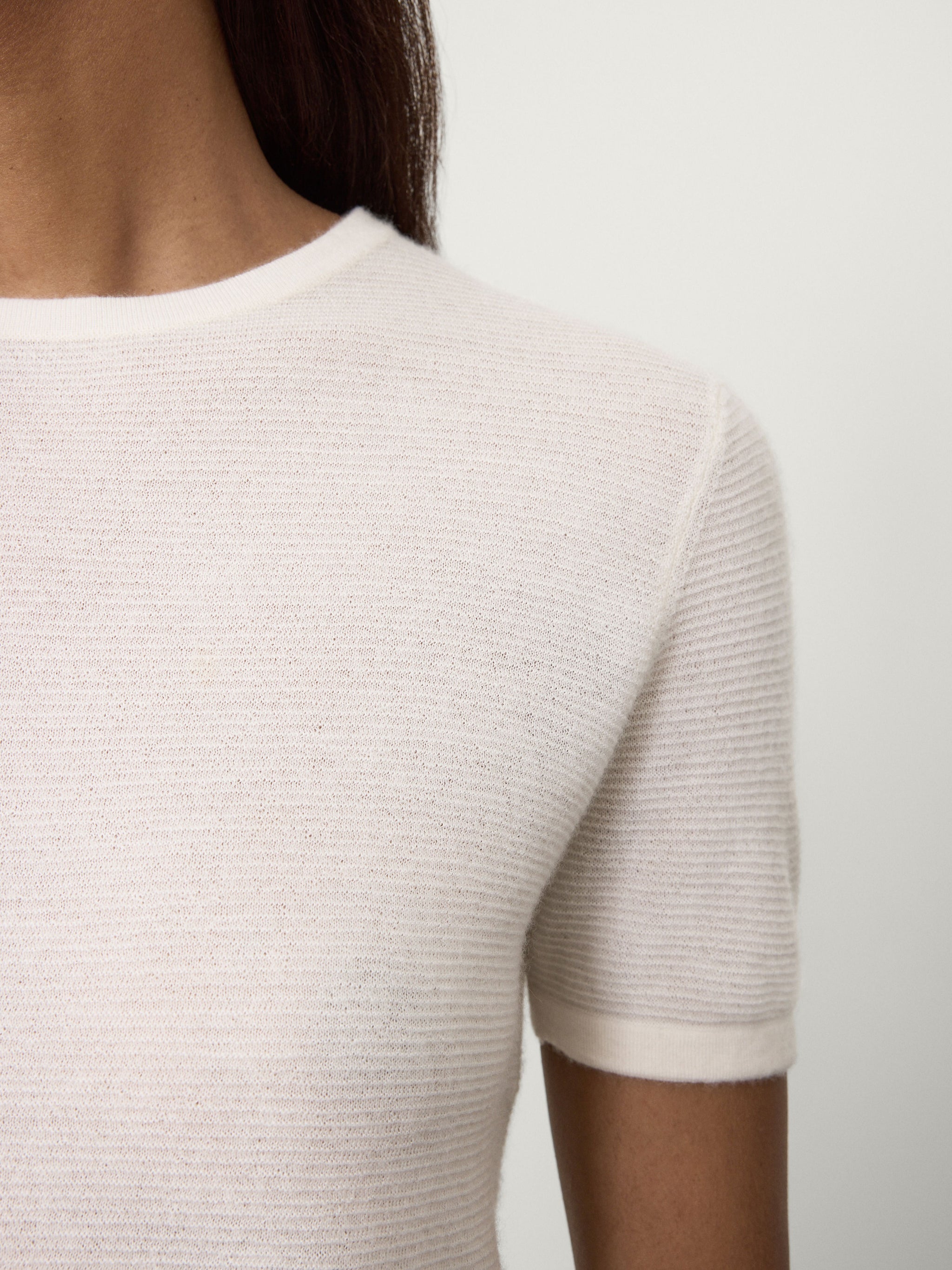 Tシャツ・カットソー Lisa Yang White Ari Cashmere T-Shirt Ari cashmere T-shirt in white - Lisa Yang | Mytheresa