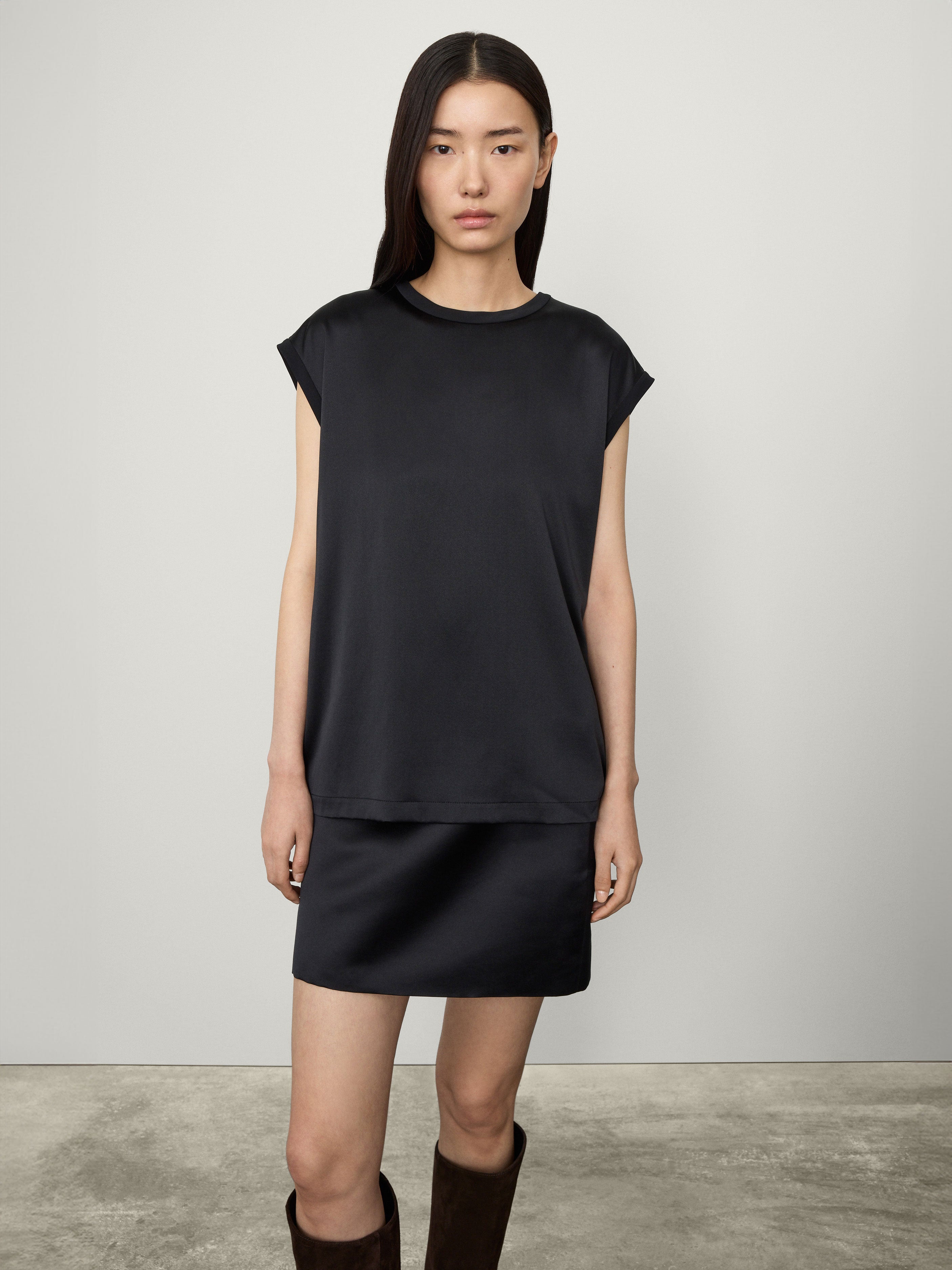 2025202_2025202UM_Round_Neck_S