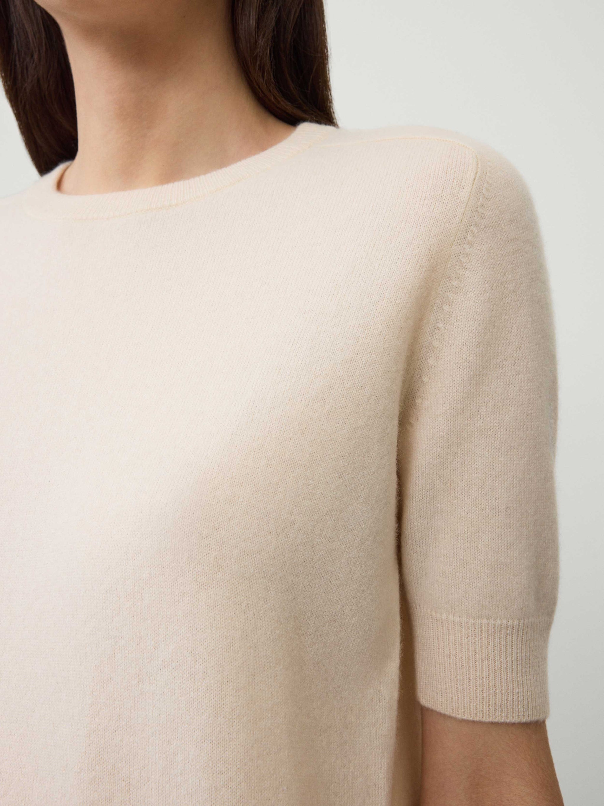 Tシャツ・カットソー Lisa Yang White Ari Cashmere T-Shirt Ari cashmere T-shirt in white - Lisa Yang | Mytheresa