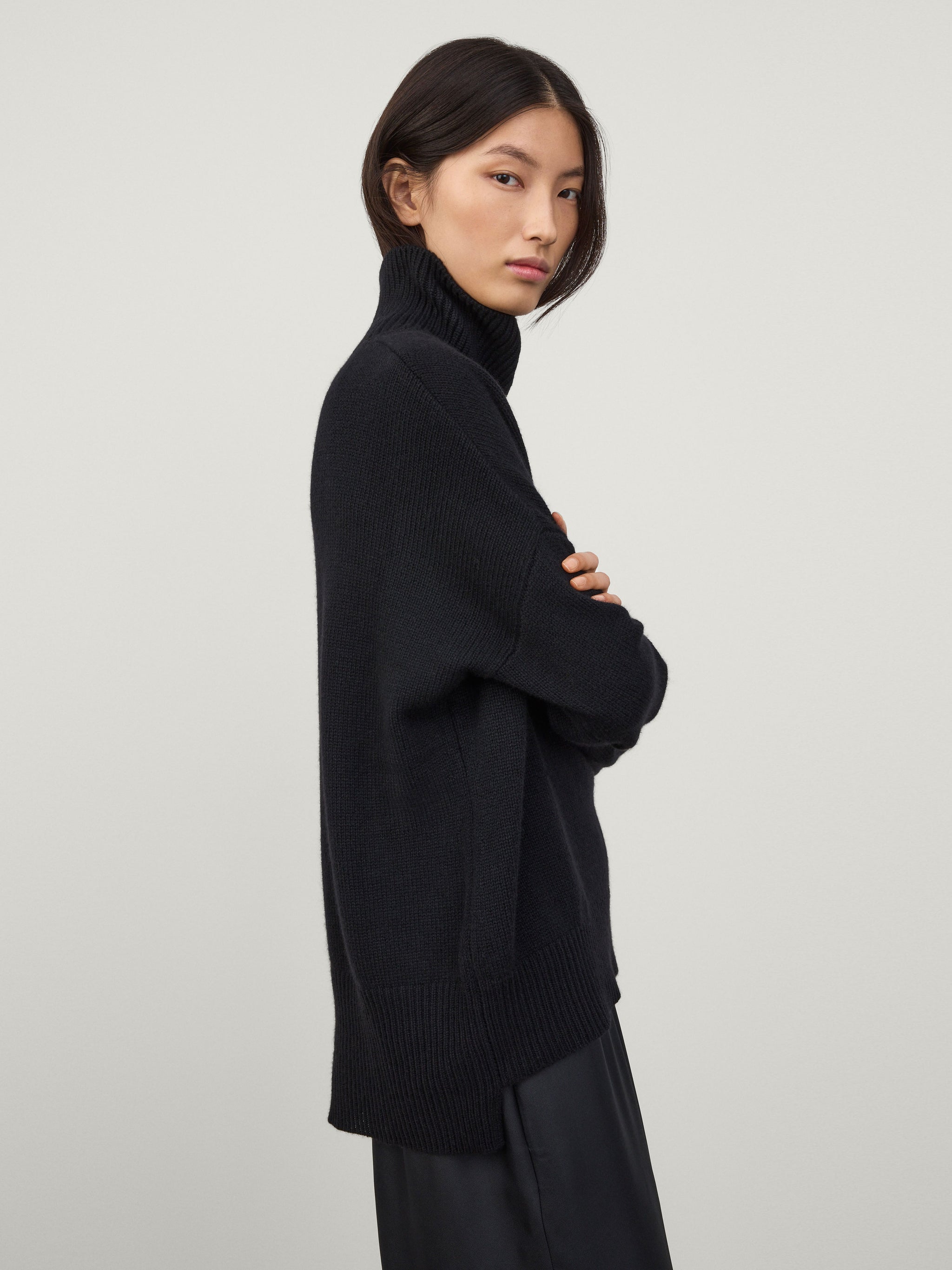 The Heidi Sweater Black – LISA YANG
