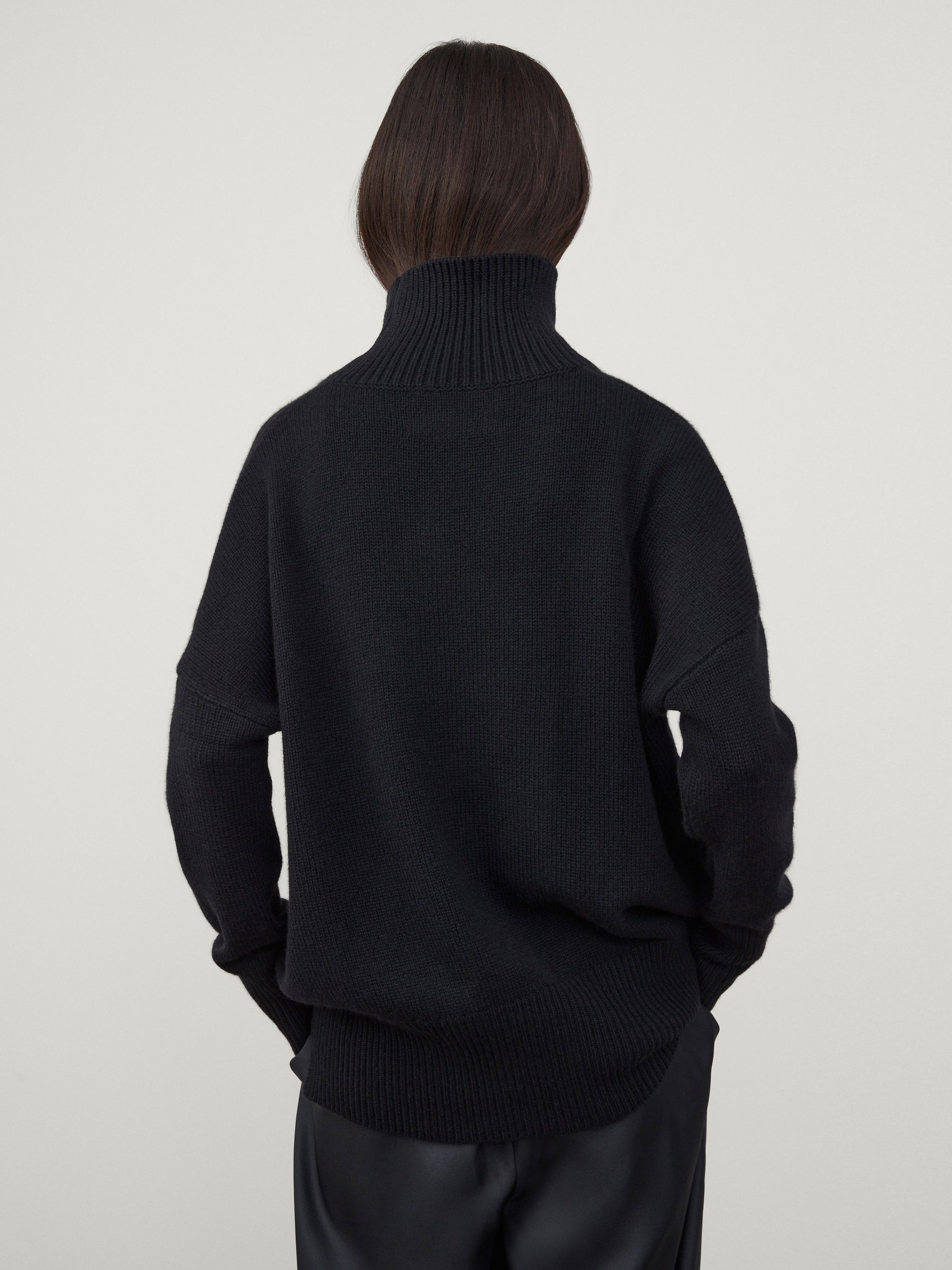 The Heidi Sweater Black – LISA YANG
