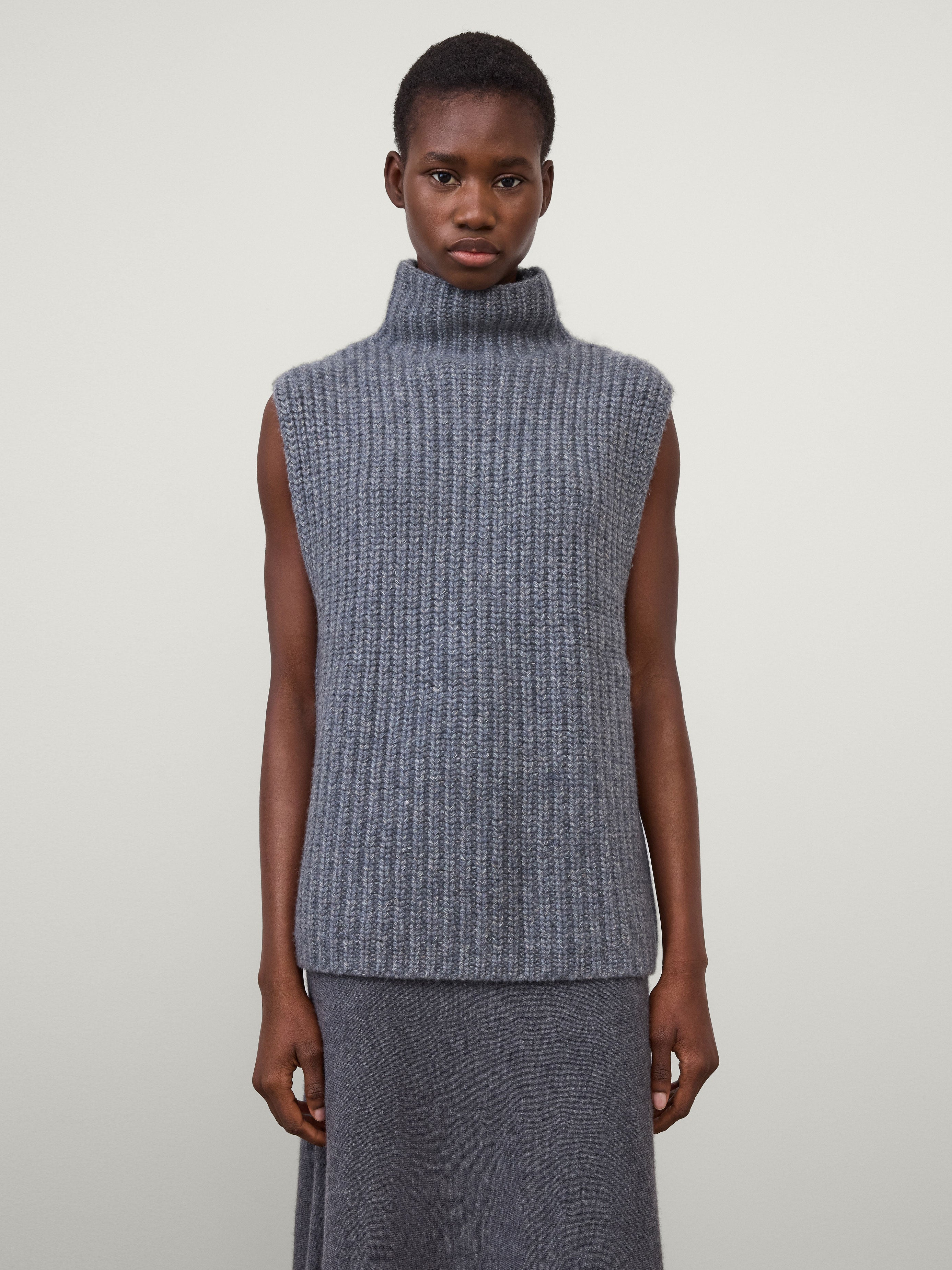 【限定品】KAJA REALISTIC SUEDE VEST OVY 着るだけで上品に》SHEEP SUEDE VEST