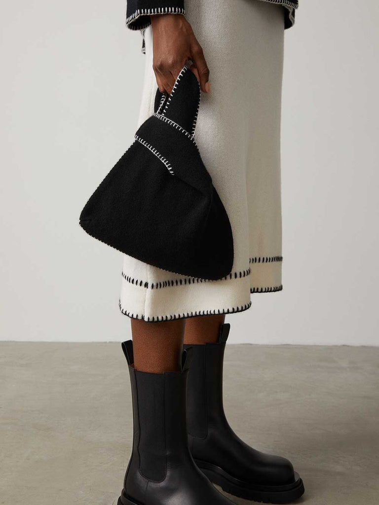 Oma Bag Black Cream | Lisa Yang | Black & white stitching purse in 100% cashmere