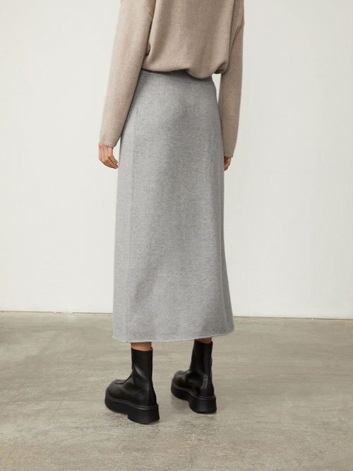 Elin Skirt Dove Grey | Lisa Yang | Light grey maxi skirt in 100% cashmere
