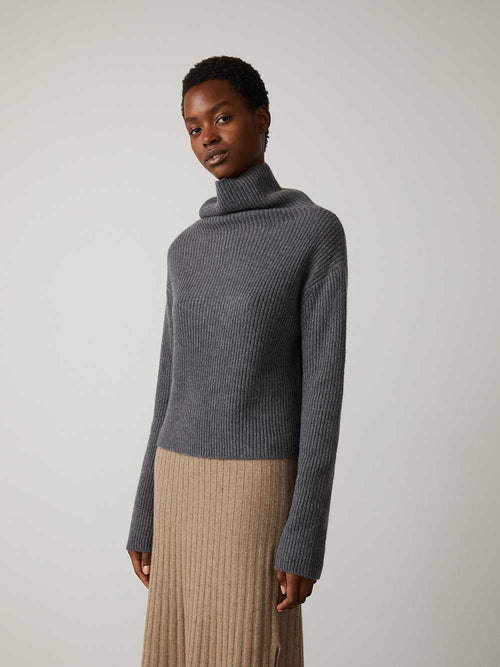 Ella Sweater Graphite | Lisa Yang | Dark grey high neck sweater in 100% cashmere
