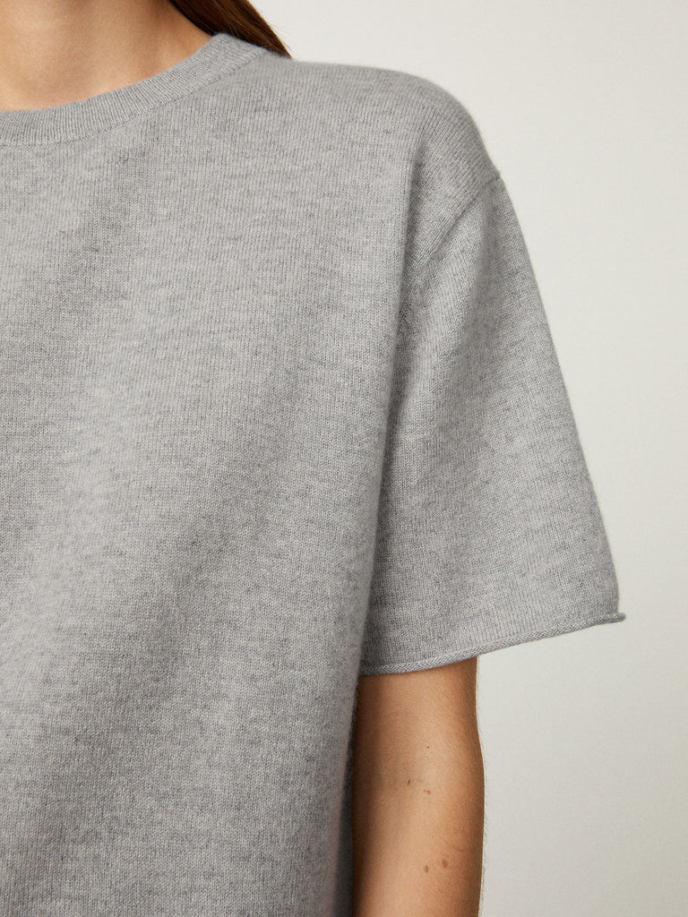 Cila Tee Dove Grey | Lisa Yang | Light grey short sleeved t-shirt top in 100% cashmere