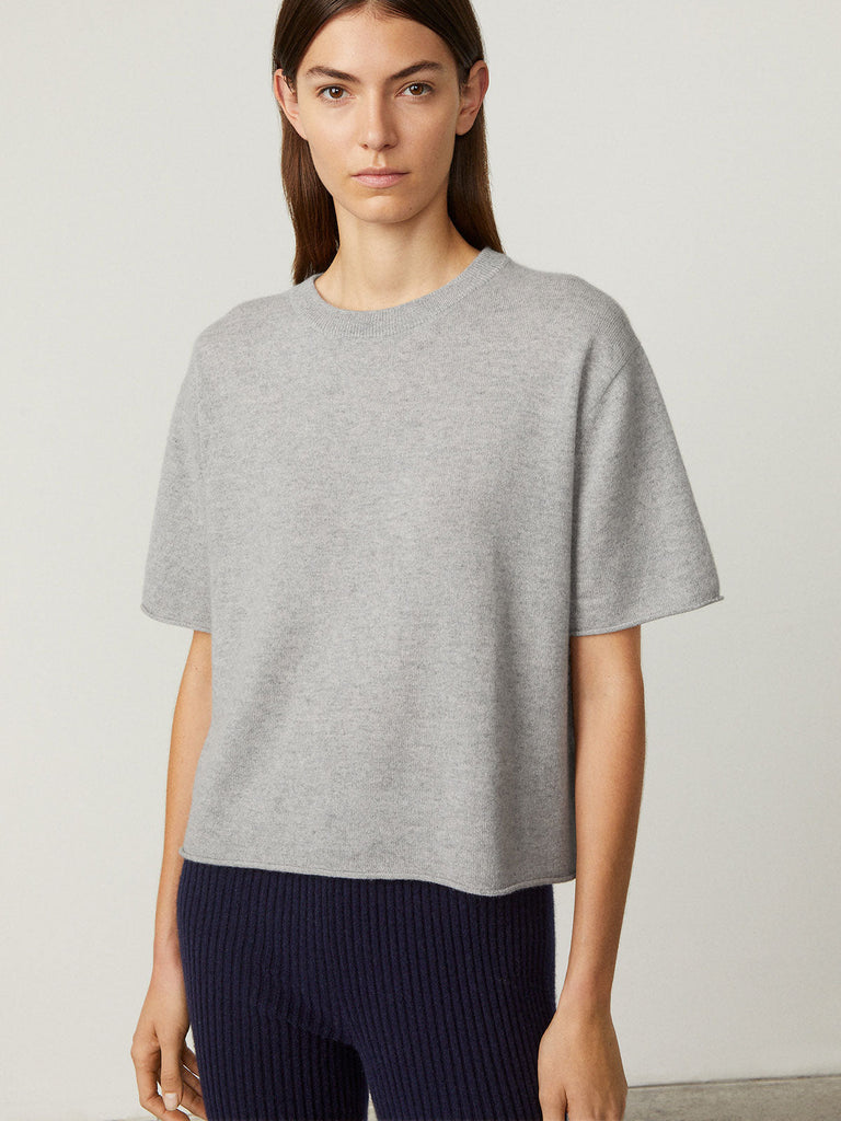 Cila Tee Dove Grey | Lisa Yang | Light grey short sleeved t-shirt top in 100% cashmere