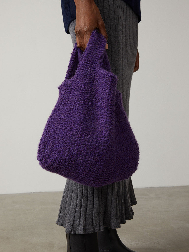 Kaia Bag Deep Violet | Lisa Yang | Dark purple tote bag in 100% cashmere