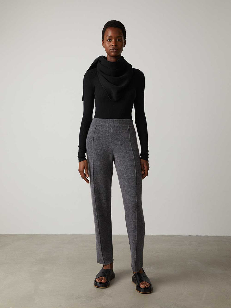 Jema Trousers Graphite | Lisa Yang | Dark grey trousers in 100% cashmere