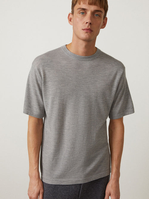Ancell Tee Mist | Lisa Yang | Grey t-shirt in 100% cashmere