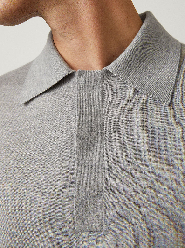 Charles Tee Mist | Lisa Yang | Light grey short armed t-shirt in 100% cashmere