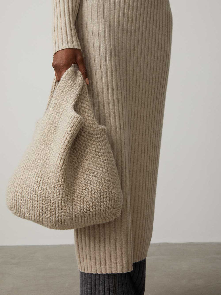 Kaia Bag Sand | Lisa Yang | Beige tote bag in 100% cashmere
