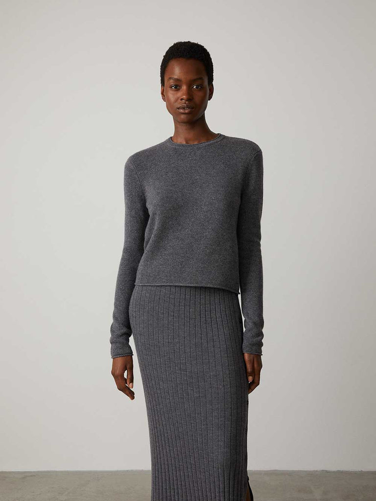 Doreen Sweater Graphite | Lisa Yang | Dark grey sweater in 100% cashmere