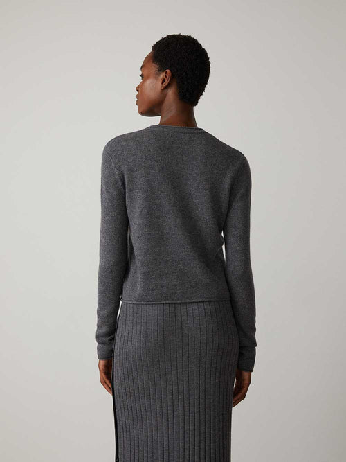 Doreen Sweater Graphite | Lisa Yang | Dark grey sweater in 100% cashmere