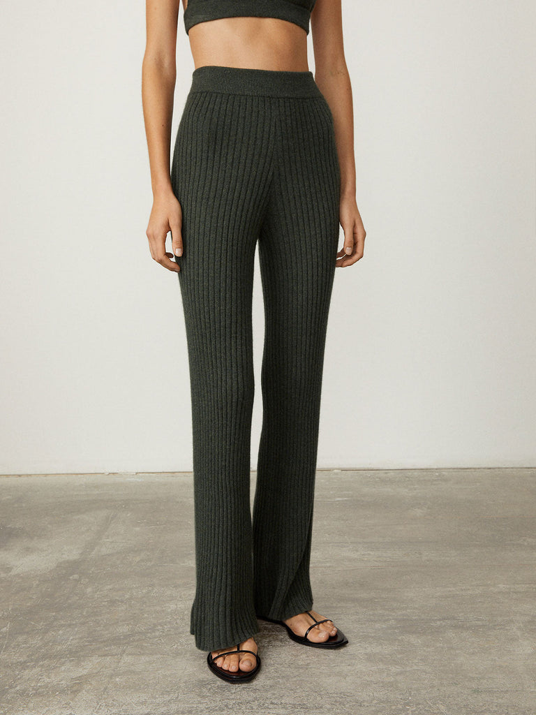 Delia Trousers Olive | Lisa Yang | Dark green ribbed trousers in 100% cashmere