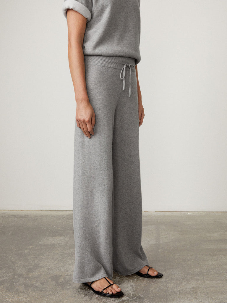 Sofi Trousers Dove Grey | Lisa Yang | Light grey trousers in 100% cashmere