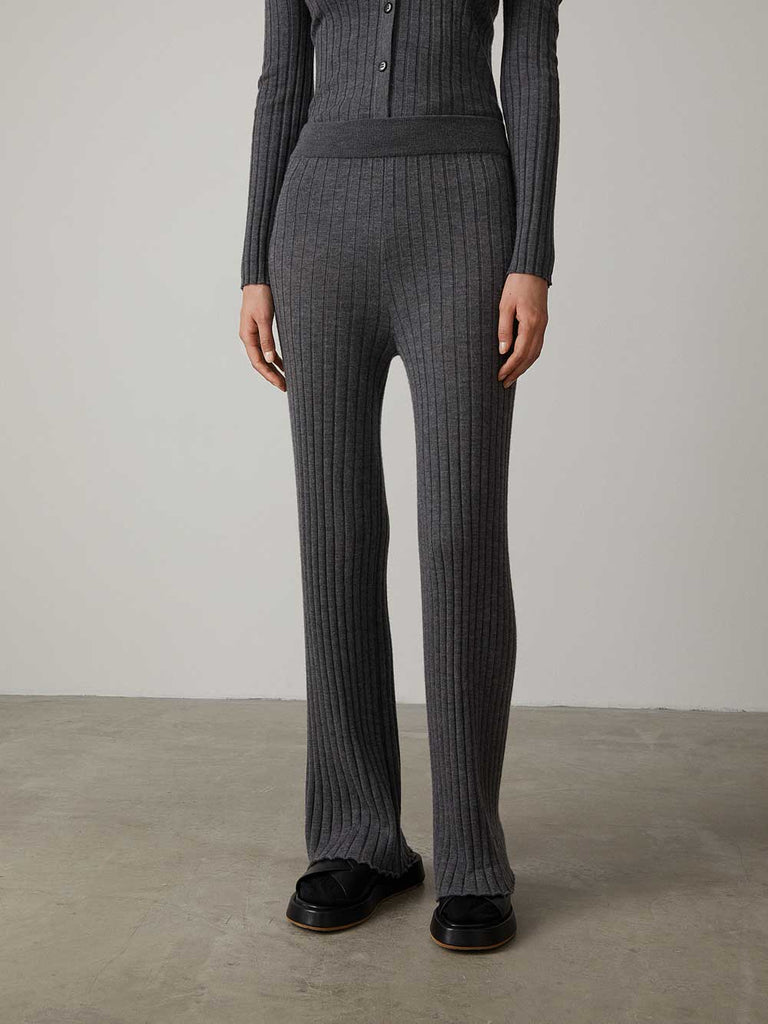 Karen Trousers Graphite | Lisa Yang | Dark grey ribbed trousers in 100% cashmere