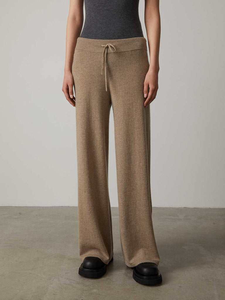 Sofi Trousers Mole | Lisa Yang | Beige brown trousers in 100% cashmere