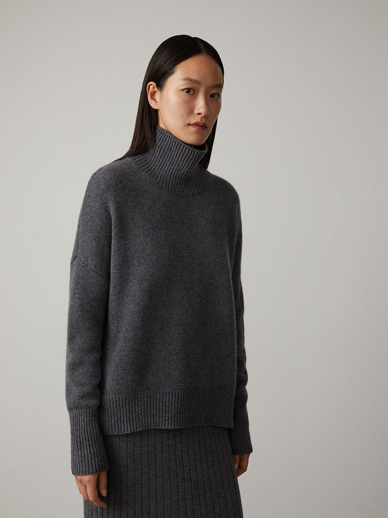 Heidi Sweater Graphite | Lisa Yang | Dark grey high neck sweater in 100% cashmere