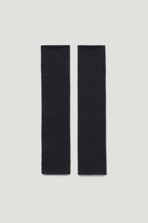 Aspen Armwarmers Black | Lisa Yang | Black armwarmers in 100% cashmere