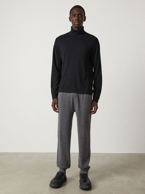 Alain Sweater Black | Lisa Yang | Black high neck sweater in 100% cashmere