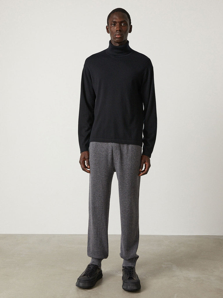 Alain Sweater Black | Lisa Yang | Black high neck sweater in 100% cashmere