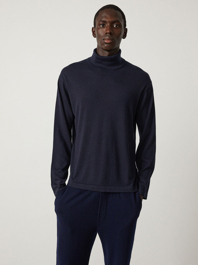 Alain Sweater Navy | Lisa Yang | Dark blue high neck sweater in 100% cashmere