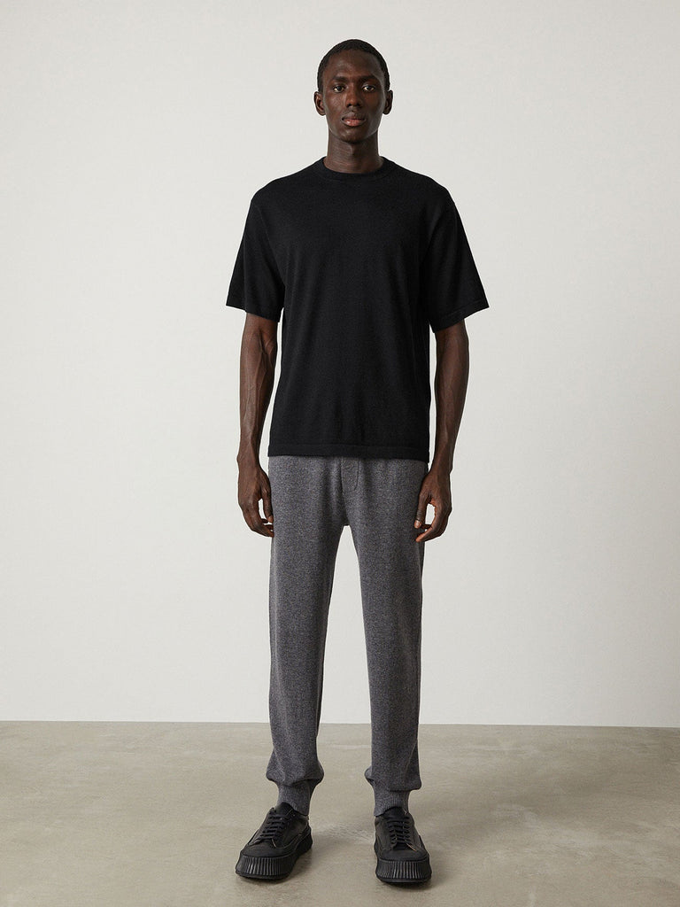 Ancell Tee Black | Lisa Yang | Black T-shirt in 100% cashmere