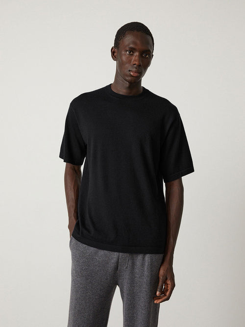 Ancell Tee Black | Lisa Yang | Black T-shirt in 100% cashmere