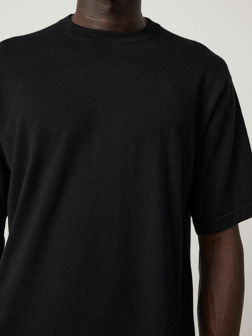 Ancell Tee Black | Lisa Yang | Black T-shirt in 100% cashmere