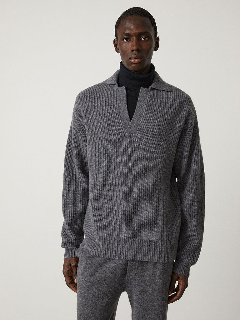 Damien Sweater Graphite | Lisa Yang | Dark grey v-neck sweater  in 100% cashmere