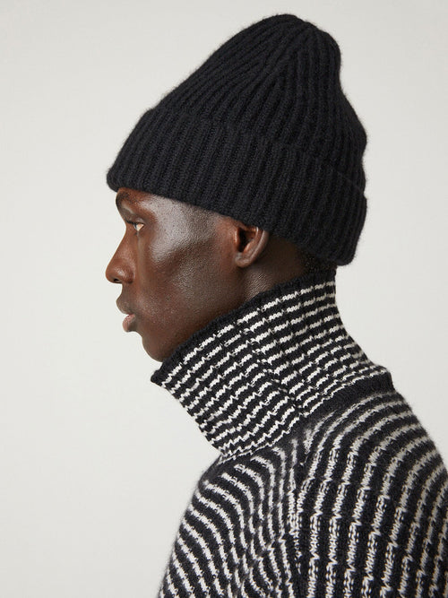 Martigny Hat Black | Lisa Yang | Black hat in 100% cashmere