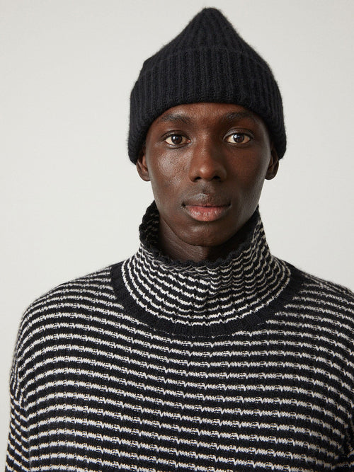 Martigny Hat Black | Lisa Yang | Black hat in 100% cashmere