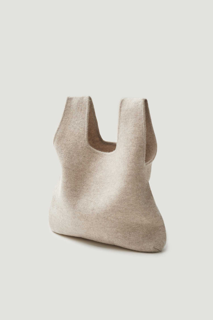Oma Bag Sand | Lisa Yang | Beige purse in 100% cashmere