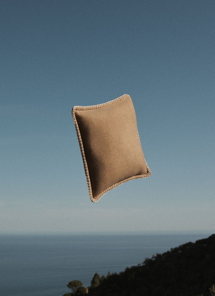 Amsterdam Cushion Walnut Pearl | Lisa Yang | Brown White cushion in 100% cashmere