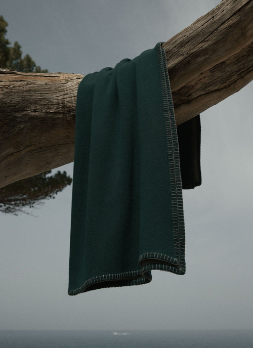 Stockholm Blanket Pine Grey | Lisa Yang | Dark green & grey blanket in 100% cashmere