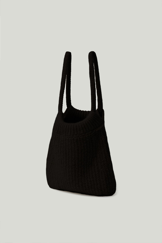 Jiro Bag Black | Lisa Yang | Black purse in 100% cashmere