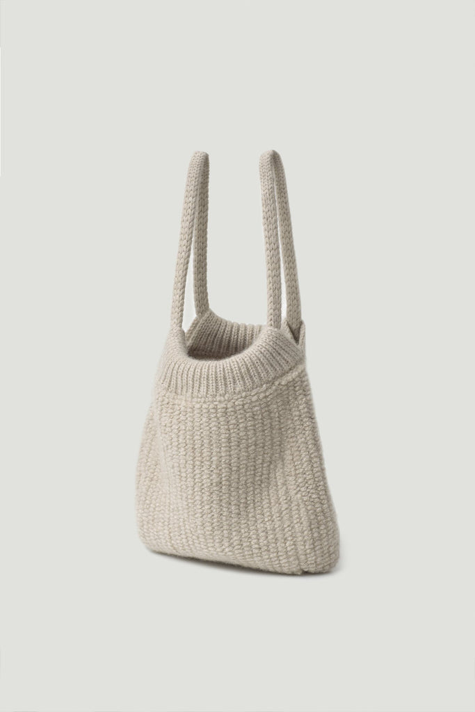 Jiro Bag Sand | Lisa Yang | Beige purse in 100% cashmere