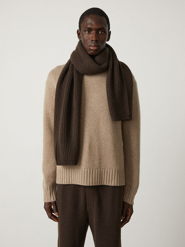 Marseille Scarf Wood | Lisa Yang | Dark brown scarf in 100% cashmere