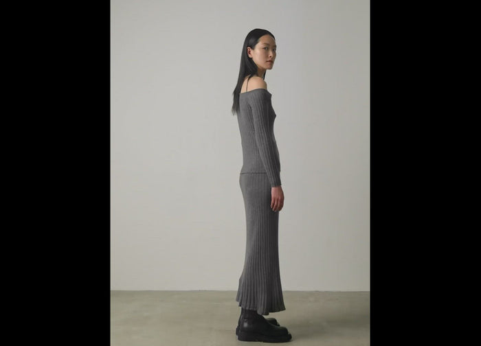 Katie Skirt Graphite | Lisa Yang | Dark grey ribbed skirt with buttons in 100% cashmere